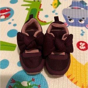 Cutest Toddler H&M sneaker with bow size 3